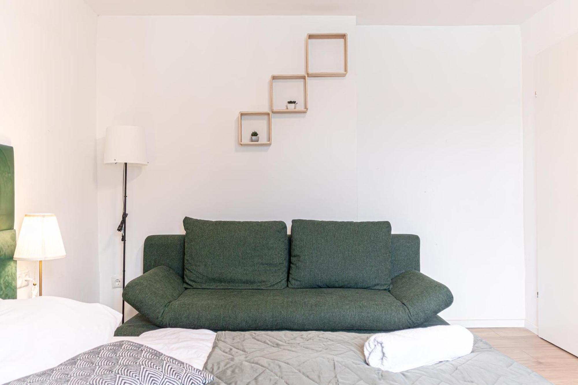 Convenient 2br Apt. Near U6 Station Am Schoepfwerk * Vienne