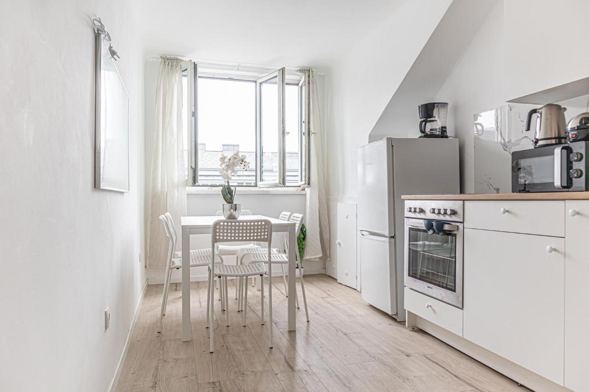 Appartement Convenient 2br Apt. Near U6 Station Am Schoepfwerk *